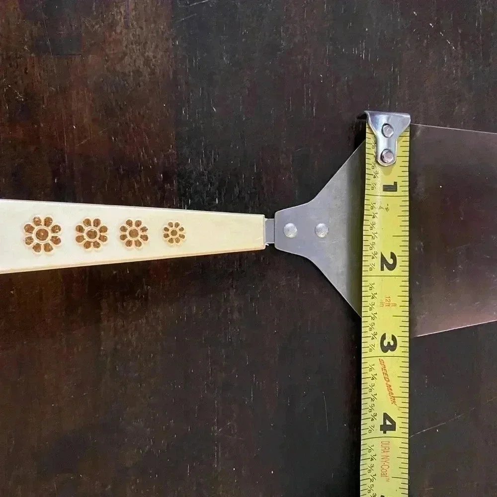 Vintage Travco Cheese Cutter Slicer Plastic Handle White‎ Flowers